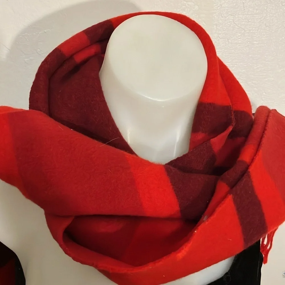 Burberry Marino wool and Cashmere scarf made in Scotland red stripes luxury